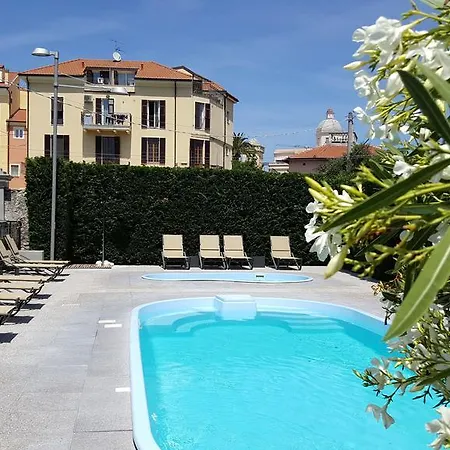 Lägenhetshotell Riviera Palace 3*