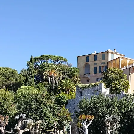Riviera Palace Lägenhetshotell Loano