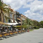 アパートホテル Riviera Palace