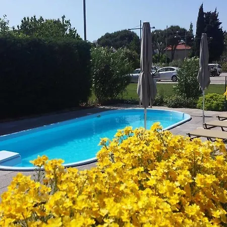 Ξενοδοχείο με διαμερίσματα Riviera Palace 3*