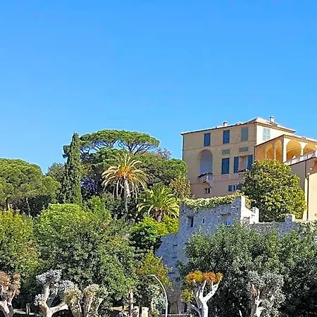 Riviera Palace