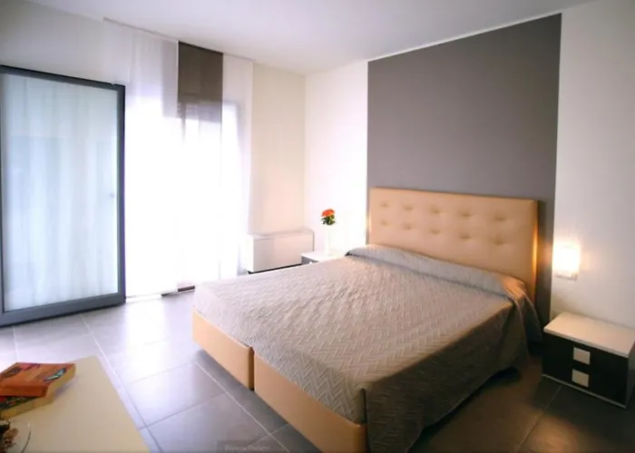 アパートホテル Riviera Palace ロアーノ